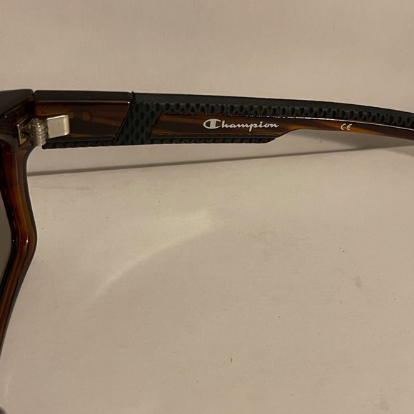 Champion Sunglasses Polarized new with case and dust cloth 56-18-140 - Picture 3 of 5